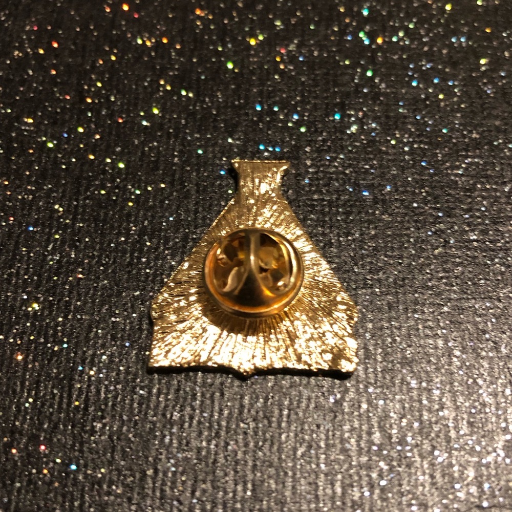 Science Beaker Enamel Pin - Picture 6 of 6